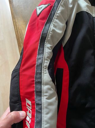 Chaqueta Dainese talla 46.