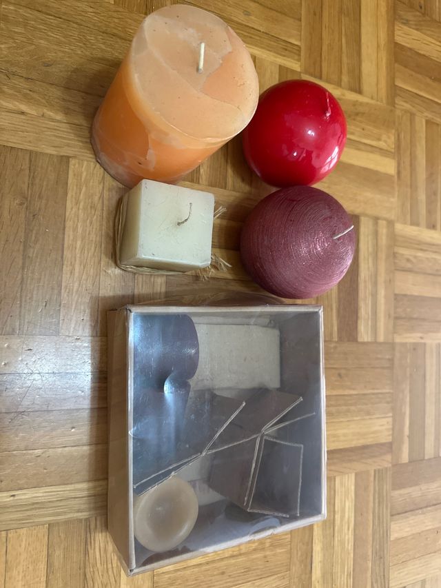 Lote de 7 velas decorativas de cera variadas.