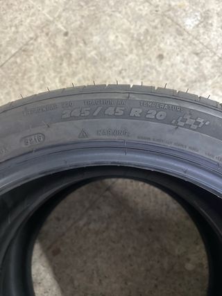 245/45R20 Michelin
