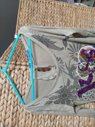 Camiseta DESIGUAL Escote de barco, sin hombros.