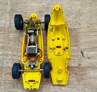 SCALEXTRIC COOPER GUÍA FIJA AMARILLO LIMÓN