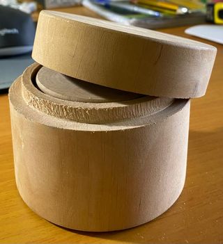 Set di due scatole rotonde in legno 8x6 cm