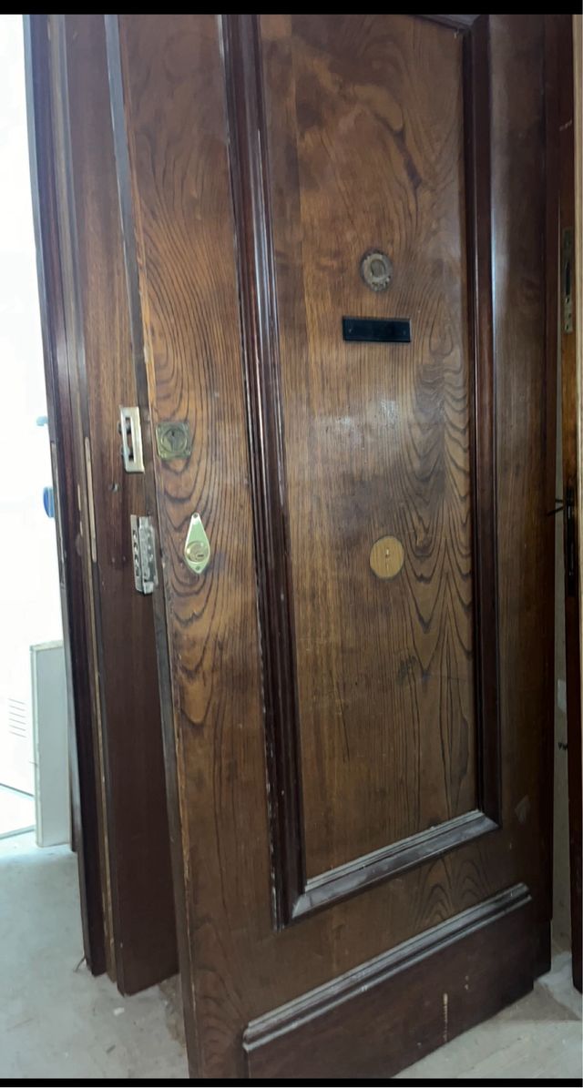 Puerta de exterior de madera