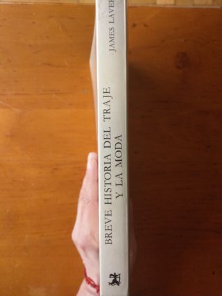 Breve historia del traje y la moda (Ensayos Arte Catedra / Essays Catedra Art) (Spanish Edition)