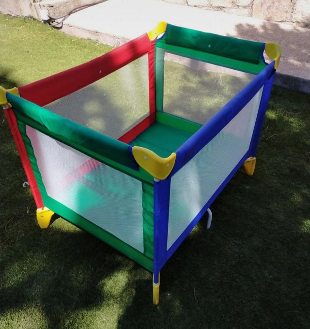 Parque o cuna para niños