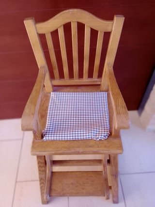 Trona de madera 