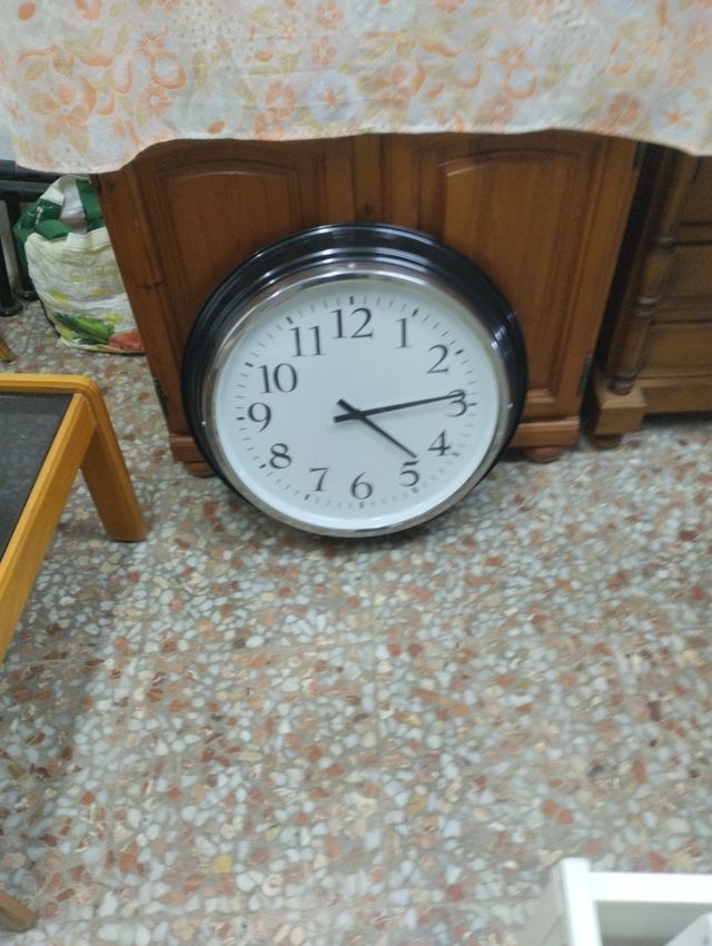 Reloj  en acción para gastar el tiempo con emoción
