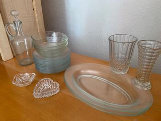 Surtido de vasos copas jarra aceitera jarrones