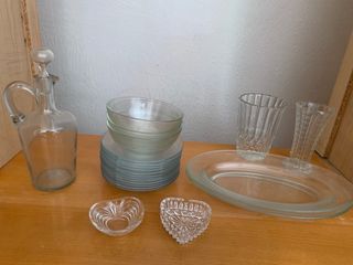 Surtido de vasos copas jarra aceitera jarrones