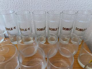 Surtido de vasos copas jarra aceitera jarrones