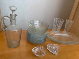 Surtido de vasos copas jarra aceitera jarrones