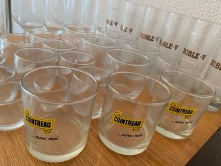 Surtido de vasos copas jarra aceitera jarrones