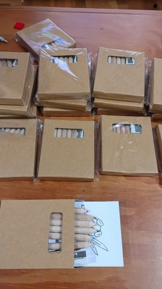 Cajas mini con lapices,libro y afila