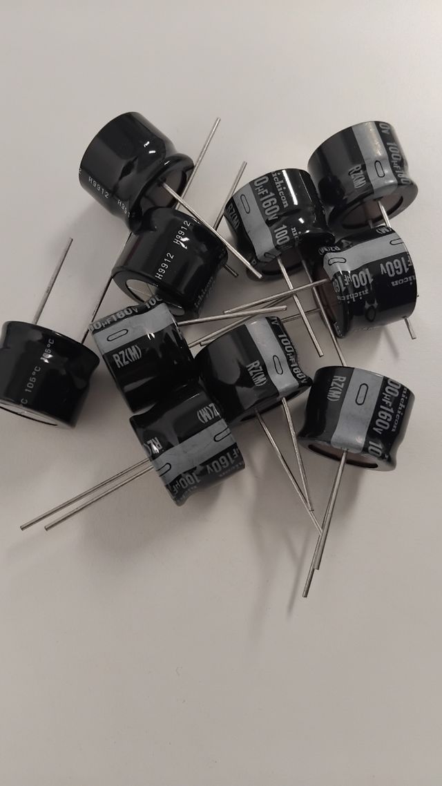 10 Condensador Electrolitico 100uF 160V