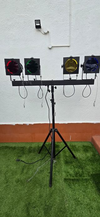 Barra DMX Botex Pro Bar T4 más 4 focos par.