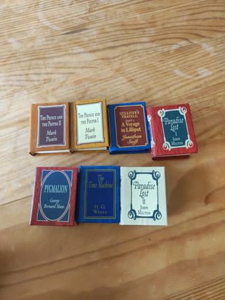 Lote 7 libros en miniatura en inglés