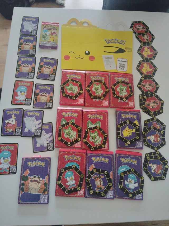 Cajas y extras pokemon McDonald's 23