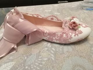 Zapatos Comunión a juego con su vestido.