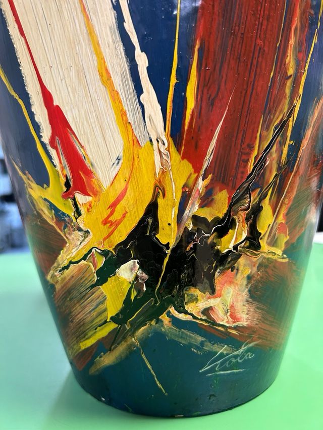 MANUEL VIOLA. JARRON.UNICO.