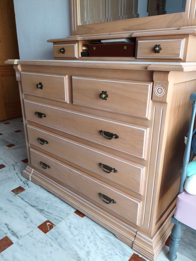 Cómoda madera maciza