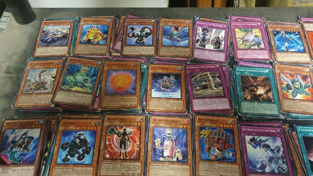 800 carte Yu-Gi-Oh