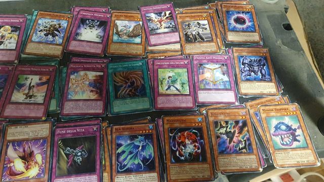 800 carte Yu-Gi-Oh