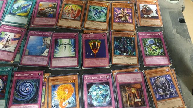 800 carte Yu-Gi-Oh