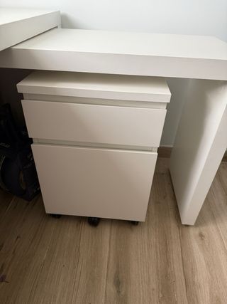 Escritorio malm como nuevo