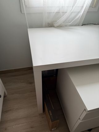Escritorio malm como nuevo