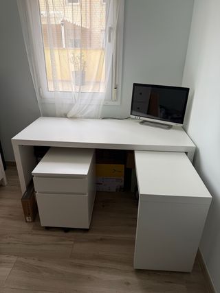 Escritorio malm como nuevo