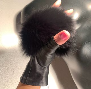 Guanti in pelle e volpe nera