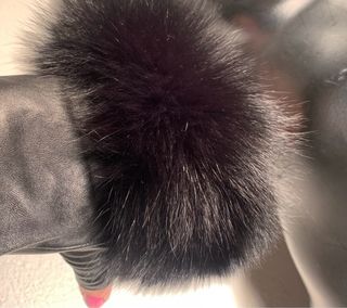 Guanti in pelle e volpe nera