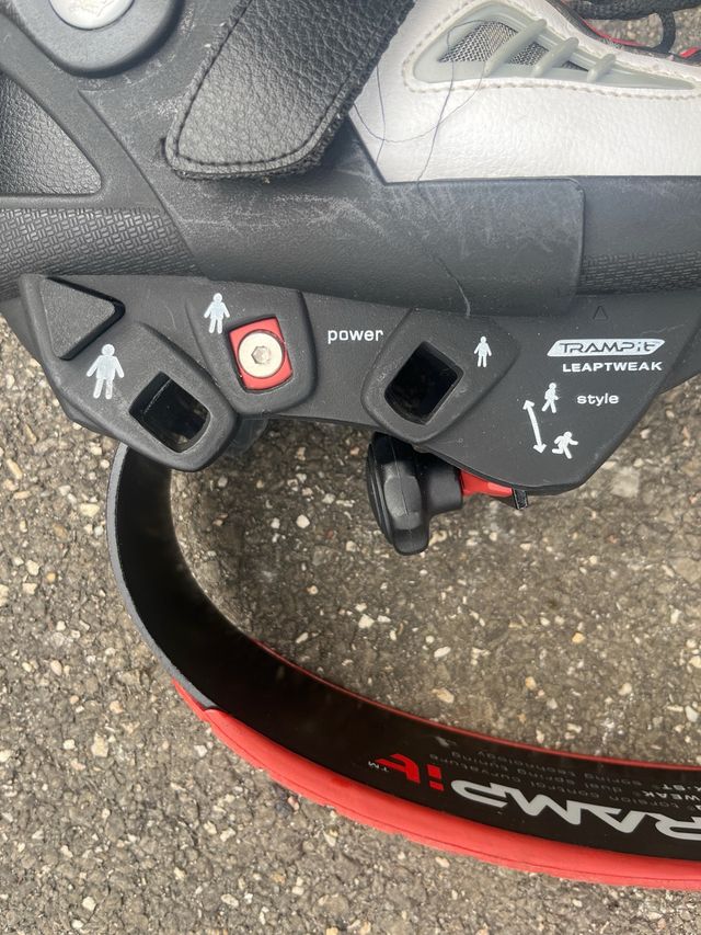 Botas saltarines TRAMPit