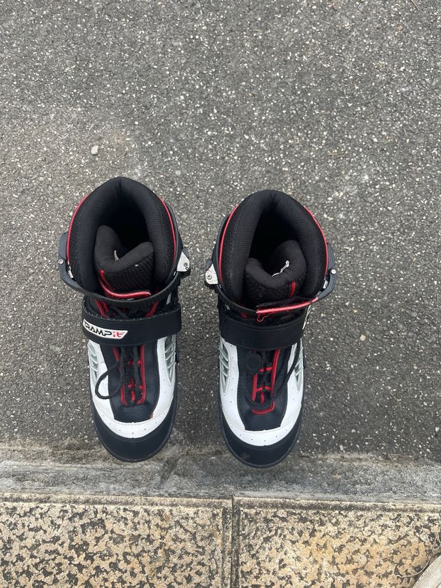 Botas saltarines TRAMPit