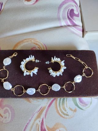 Pulsera baño oro y perlas. Nueva.