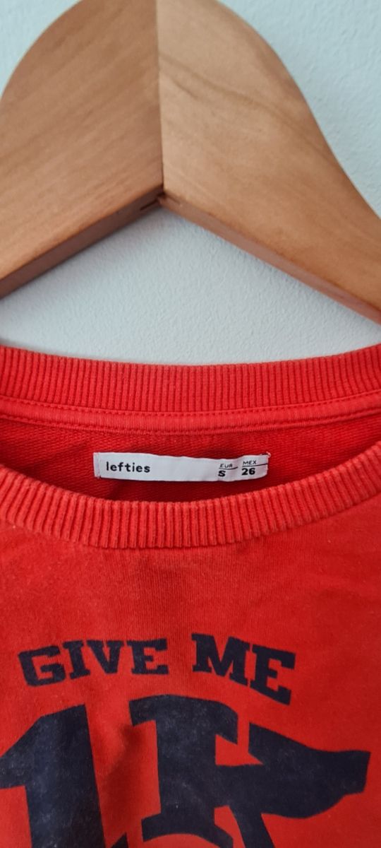 Sudadera cortita de lefties
