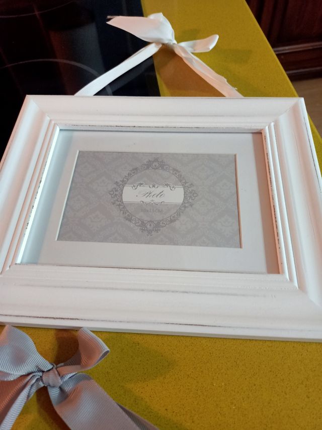 Marcos de foto para paredes en imitación a madera