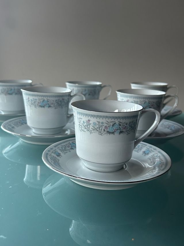 Juego de 6 tazas con sus 6 platos