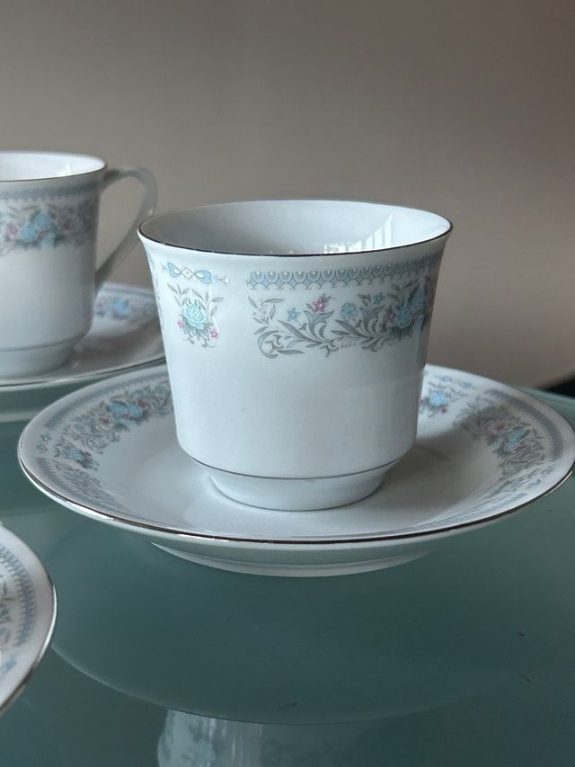 Juego de 6 tazas con sus 6 platos