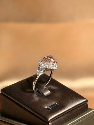 Anillo de Diamante Rosa