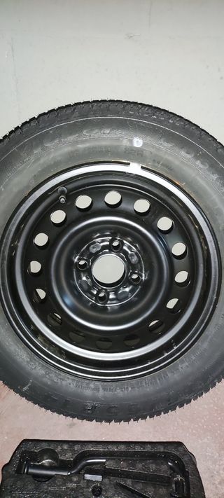 UN (1) NEUMÁTICO TURISMO NUEVO + KIT CAMBIO RUEDA