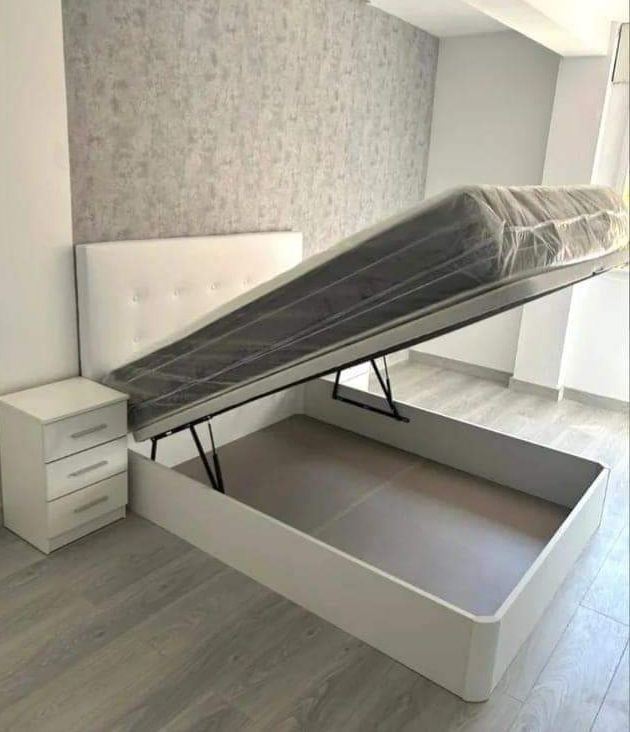 Muebles de dormitorio/ Camas y Armarios