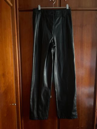 Pantalon chica cuero sintetico