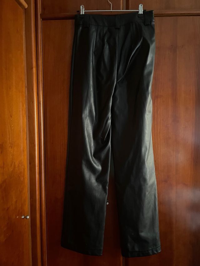 Pantalon chica cuero sintetico