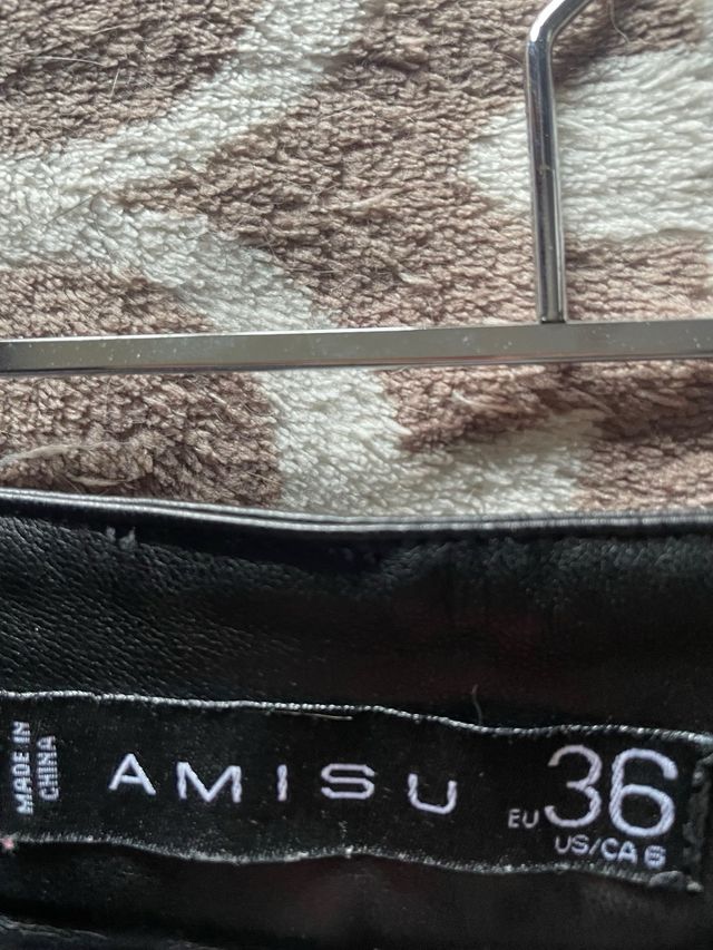 Pantalon chica cuero sintetico