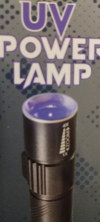 Linterna UV hay varias