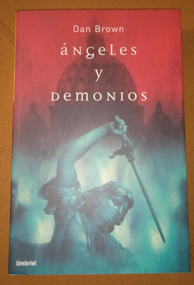 Angeles y Demonios / Angels and Demons (Spanish Edition)