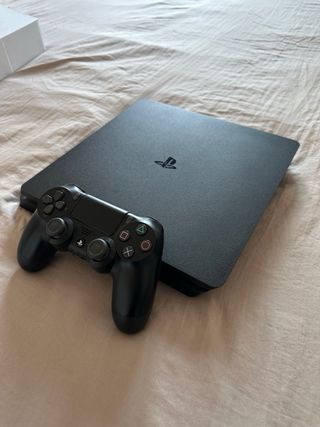 Play station 4 Slim