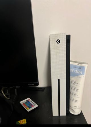 Xbox one S con 6 juegos de regalo