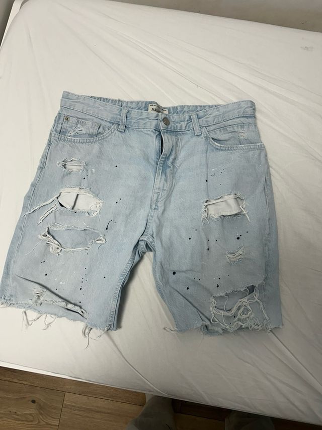 Vaqueros cortos rotos con pintura pull and bear